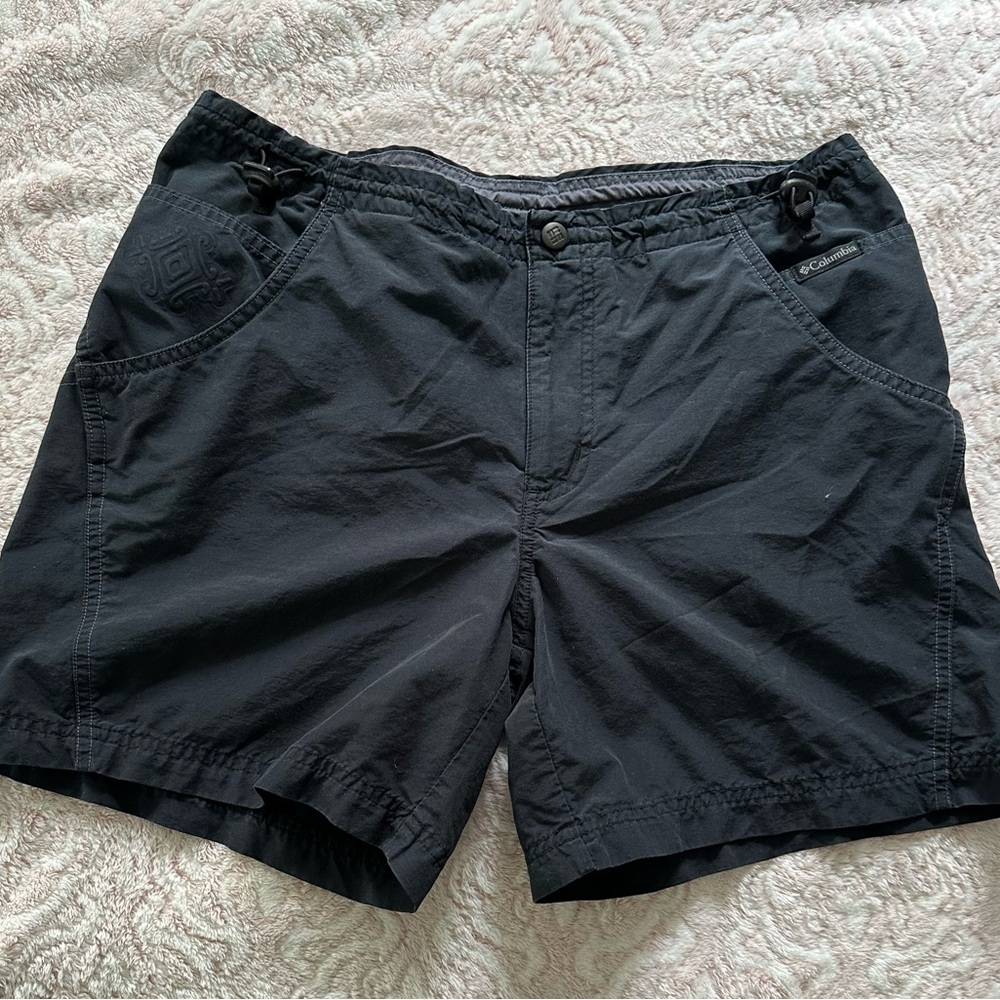 Columbia women’s Outdoor Shorts black size small